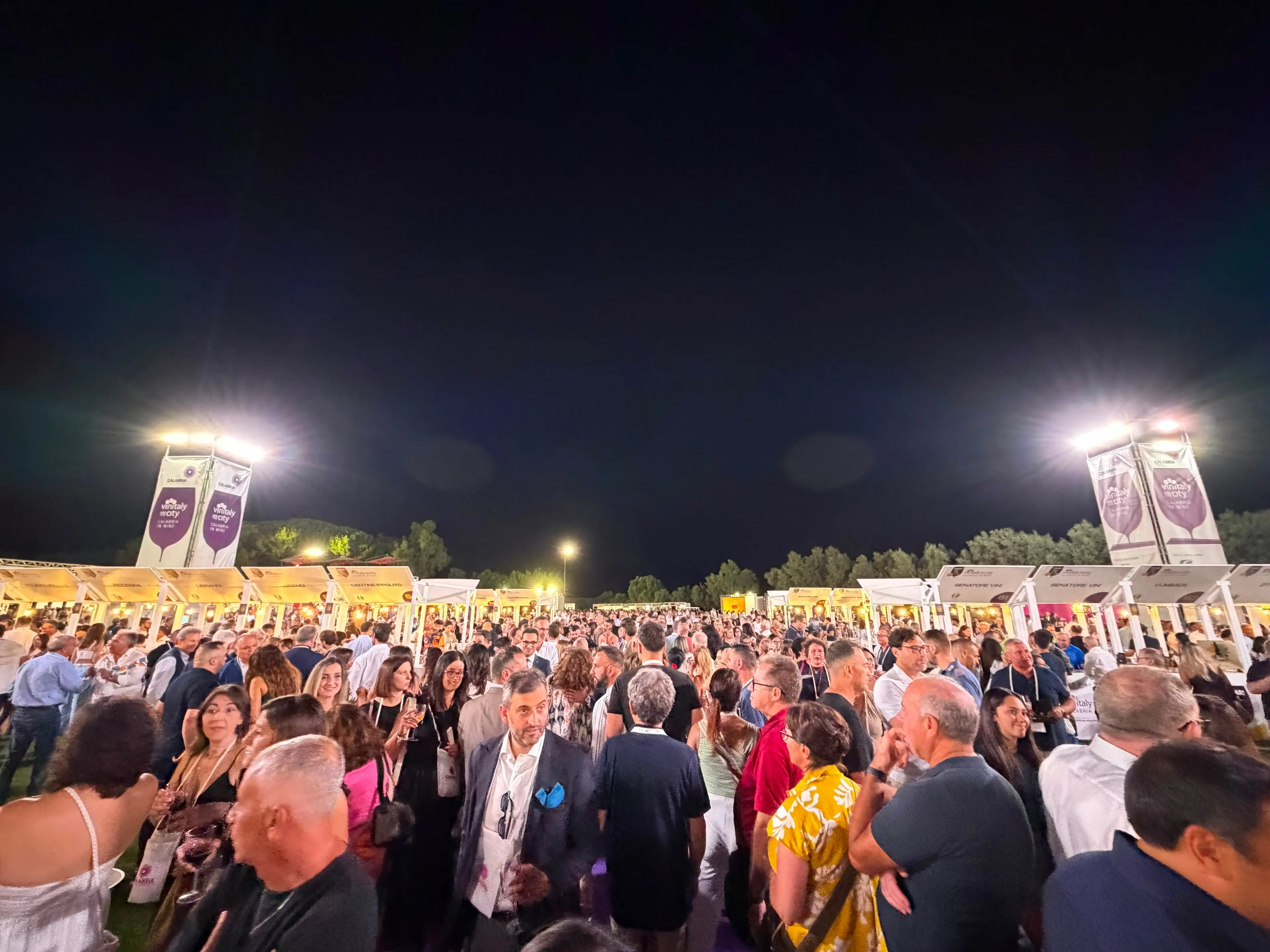 A Sibari ho visto il vino creare emozioni: il viaggio tra calici, volti e storia di Vinitaly and the City