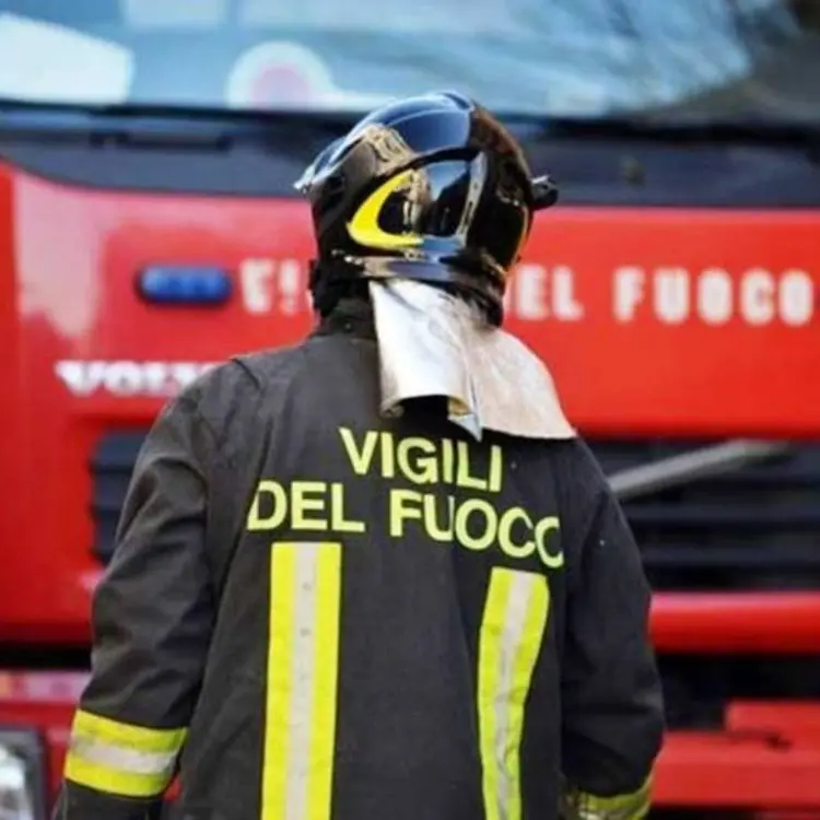 Incendio vicino ai binari, sospesa la circolazione ferroviaria tra Rosarno e Mileto\n