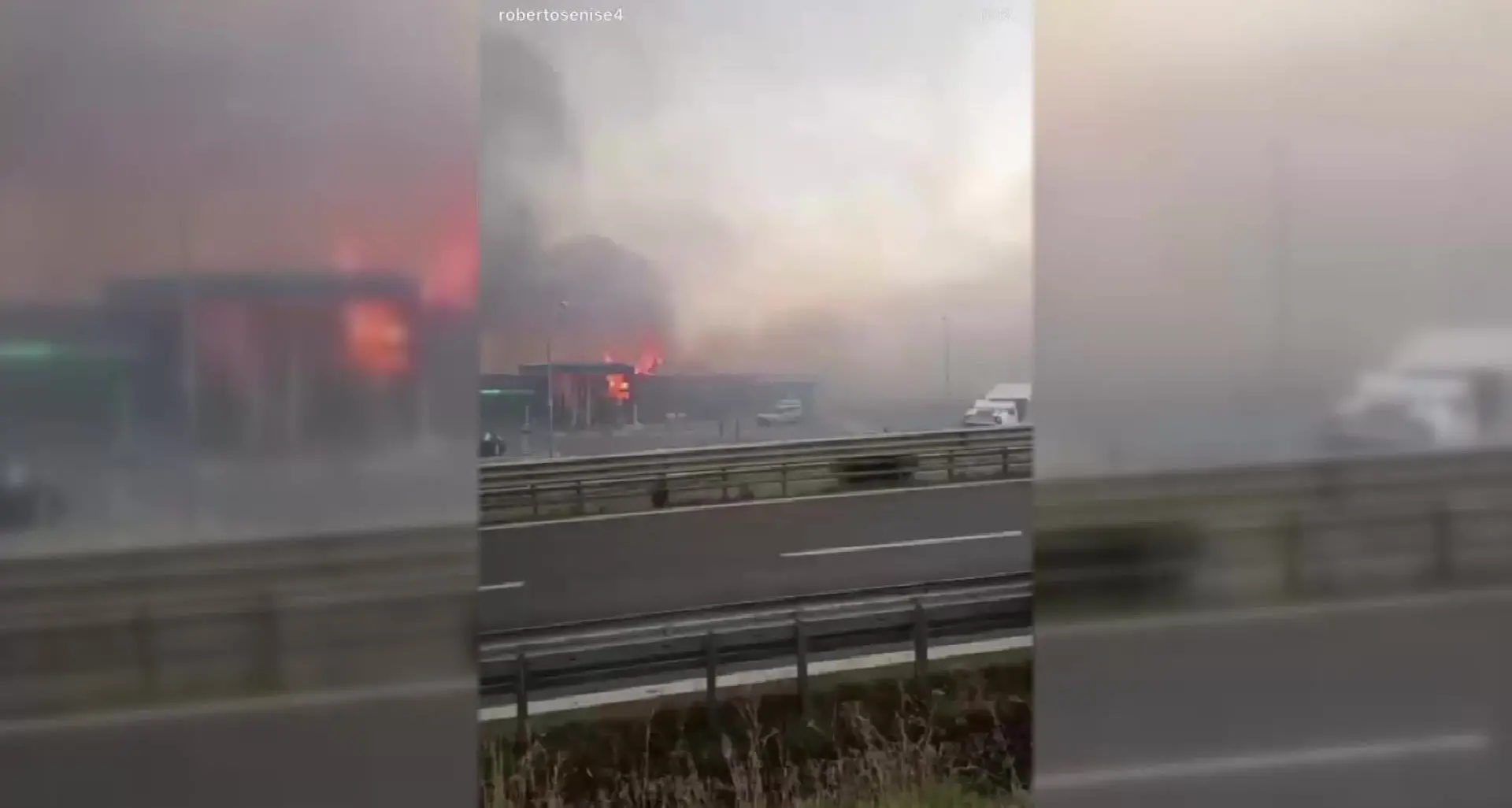 <p>Frascineto, le fiamme arrivano fino all'autogrill: è il fuggi-fuggi</p>
