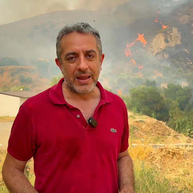 Incendio minaccia Cassano All'Ionio e il Santuario della Madonna della Catena, il sindaco: «Alcune abitazioni verso l'evacuazione»\n