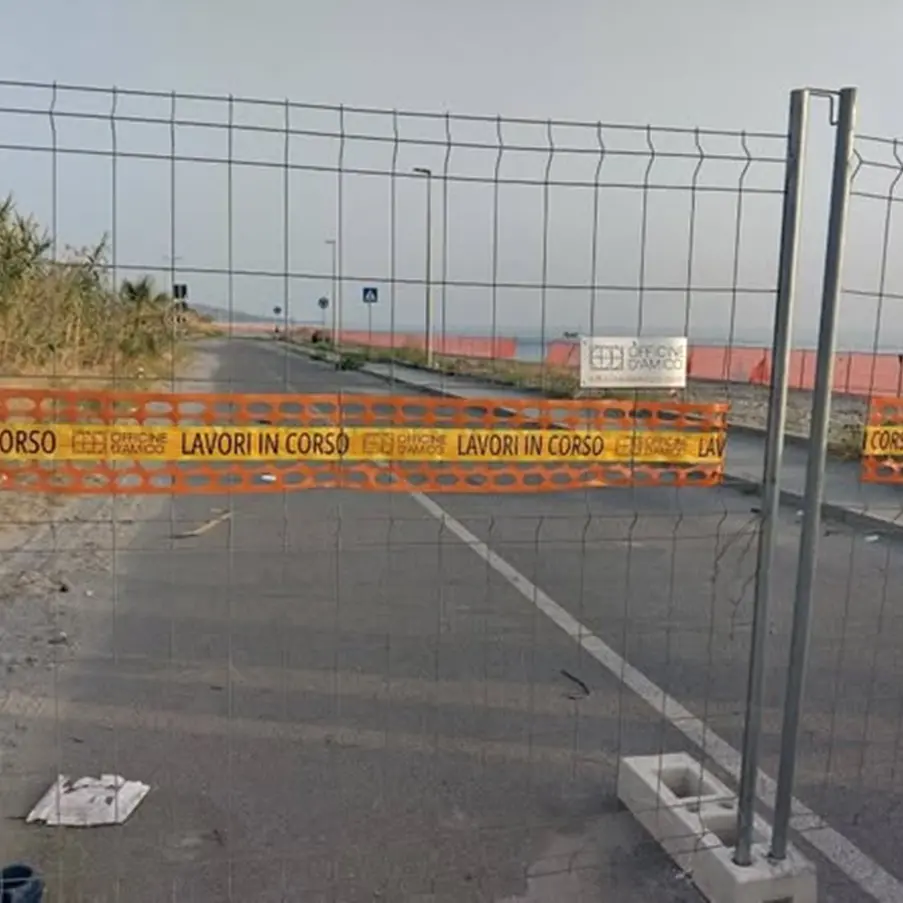 Parco Lineare Sud lato Sud, un residente:\u00A0«Strada sbarrata con porzione di spiaggia recintata ma nessuno ci lavora»\n