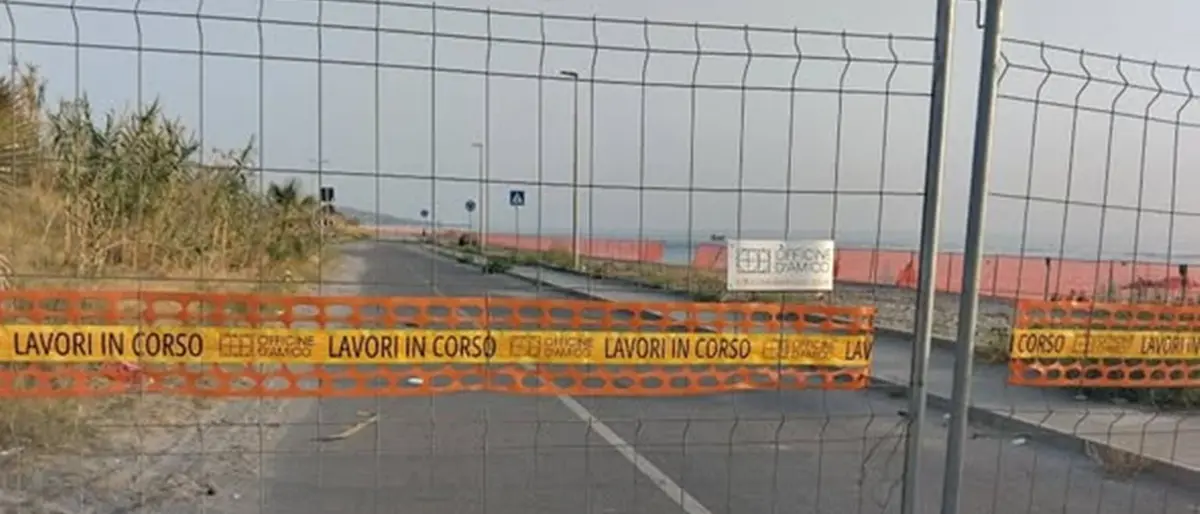 Parco Lineare Sud lato Sud, un residente:\u00A0«Strada sbarrata con porzione di spiaggia recintata ma nessuno ci lavora»\n