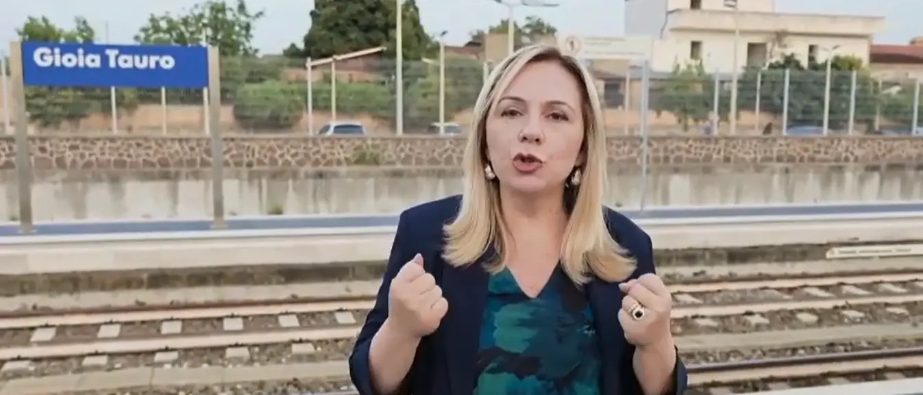 Gioia Tauro, l’auto danneggiata di Sergio Gaglianese e la risposta delle istituzioni.\u00A0Scarcella:\u00A0«La legalità non si intimidisce»\n