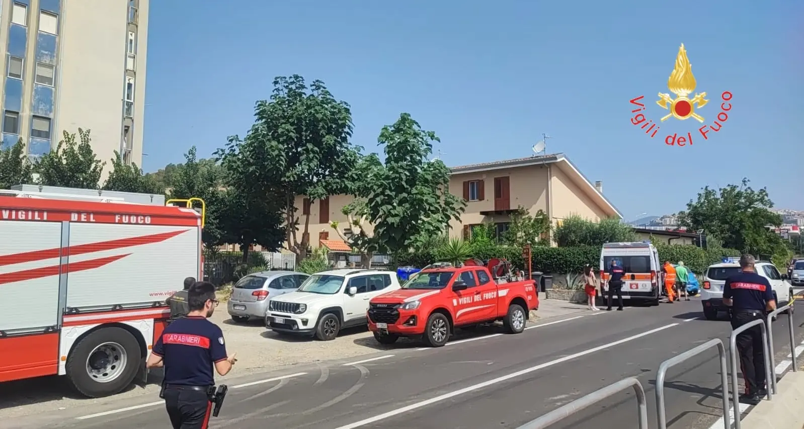 Scontro tra due auto in via Conti Falluc: tre feriti, una donna estratta dalle lamiere dai Vigili del Fuoco\n