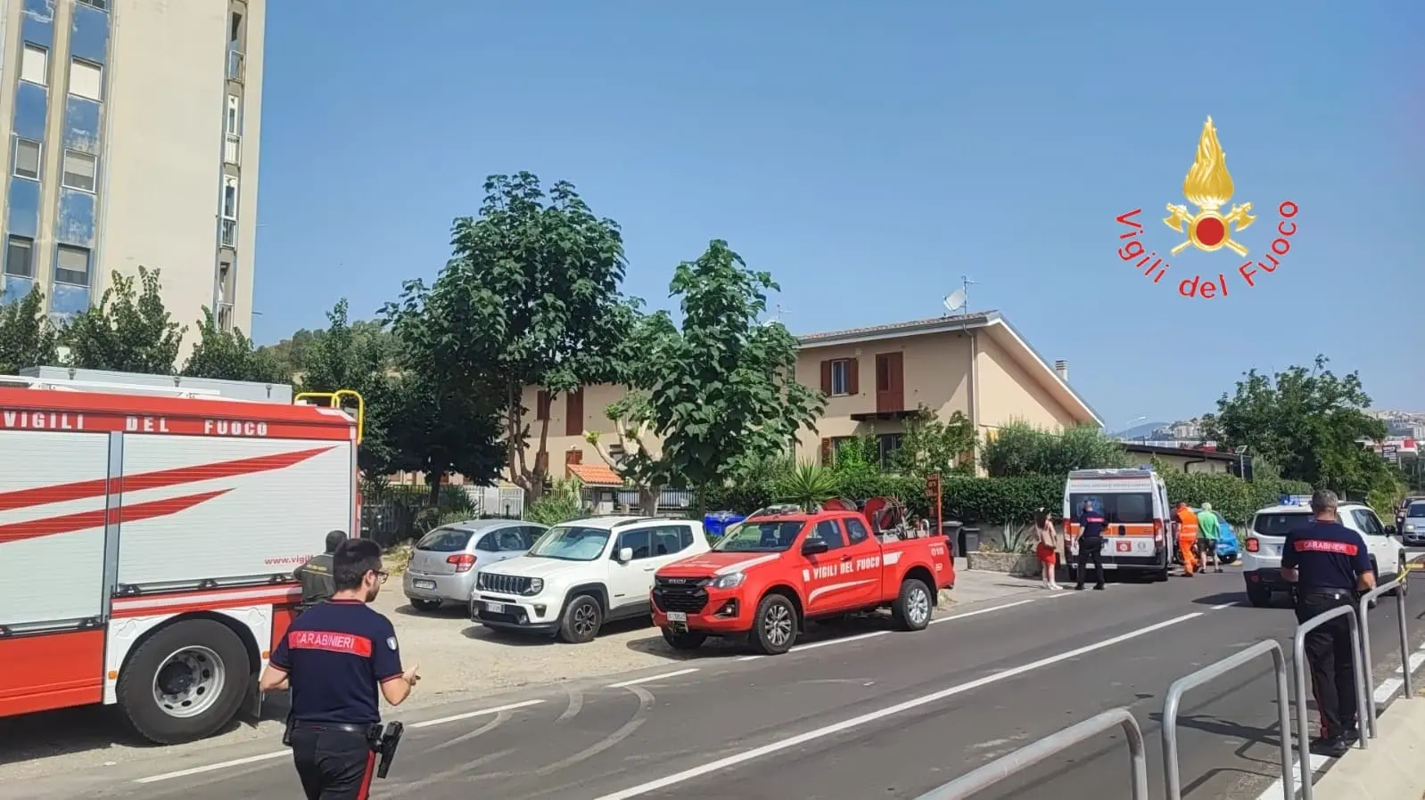 Scontro tra due auto in via Conti Falluc: tre feriti, una donna estratta dalle lamiere dai Vigili del Fuoco\n