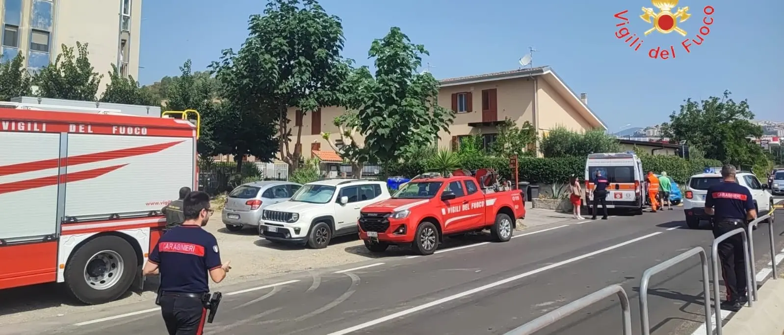 Scontro tra due auto in via Conti Falluc: tre feriti, una donna estratta dalle lamiere dai Vigili del Fuoco\n