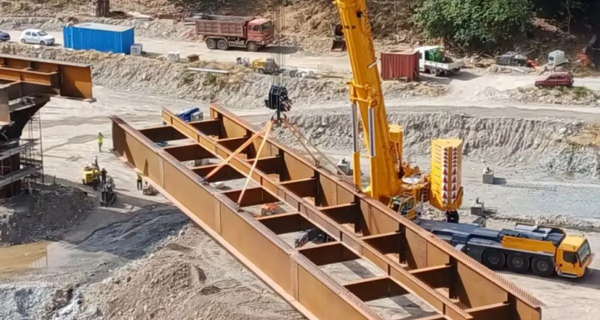 Longobucco, completato il varo dell’impalcato metallico del viadotto Ortiano II sulla statale 177dir