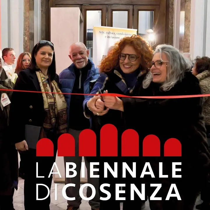 Quando l'arte apre i cancelli della storia: la nuova sfida della Biennale di Cosenza che torna al Castello Svevo\n