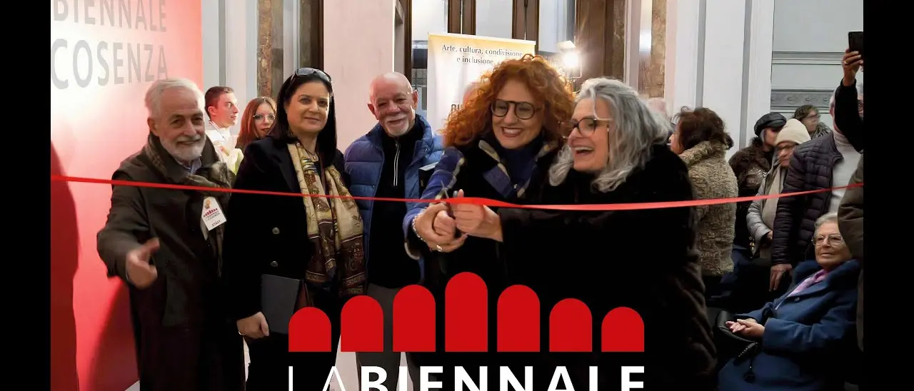 Quando l'arte apre i cancelli della storia: la nuova sfida della Biennale di Cosenza che torna al Castello Svevo\n
