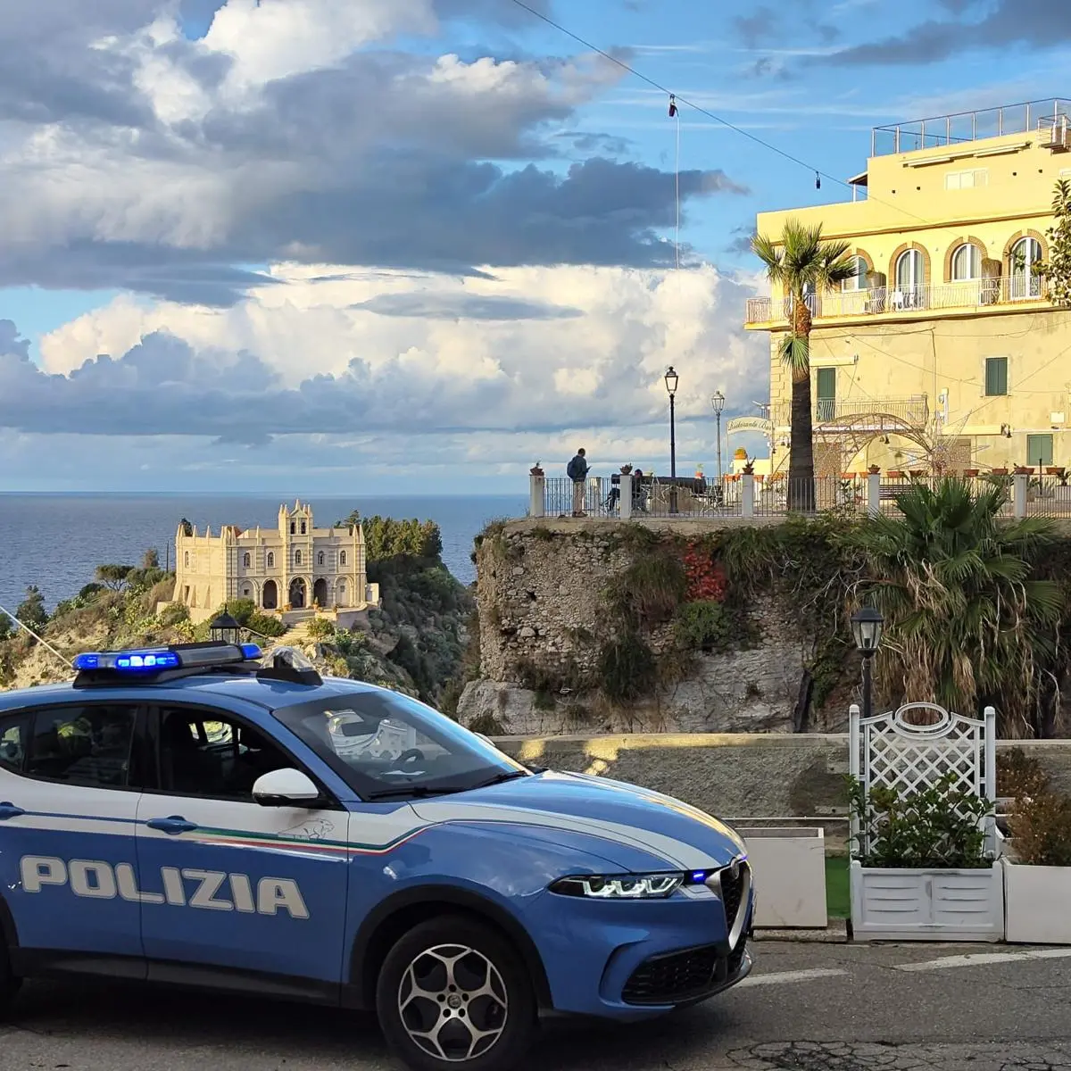 Viola il divieto di dimora e soggiorna per una settimana a Tropea, ora la misura viene estesa a tutta la Calabria\n