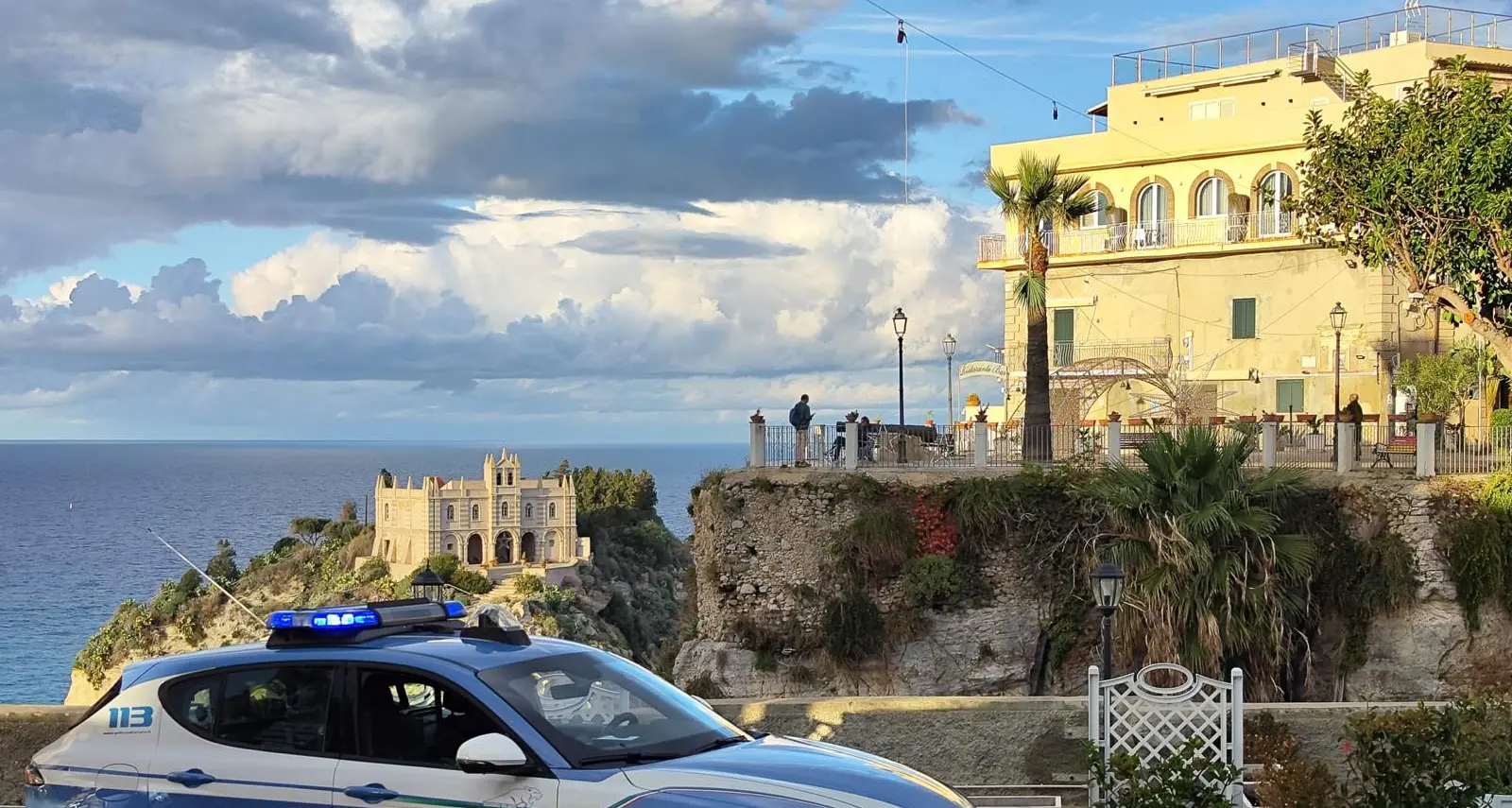Viola il divieto di dimora e soggiorna per una settimana a Tropea, ora la misura viene estesa a tutta la Calabria\n