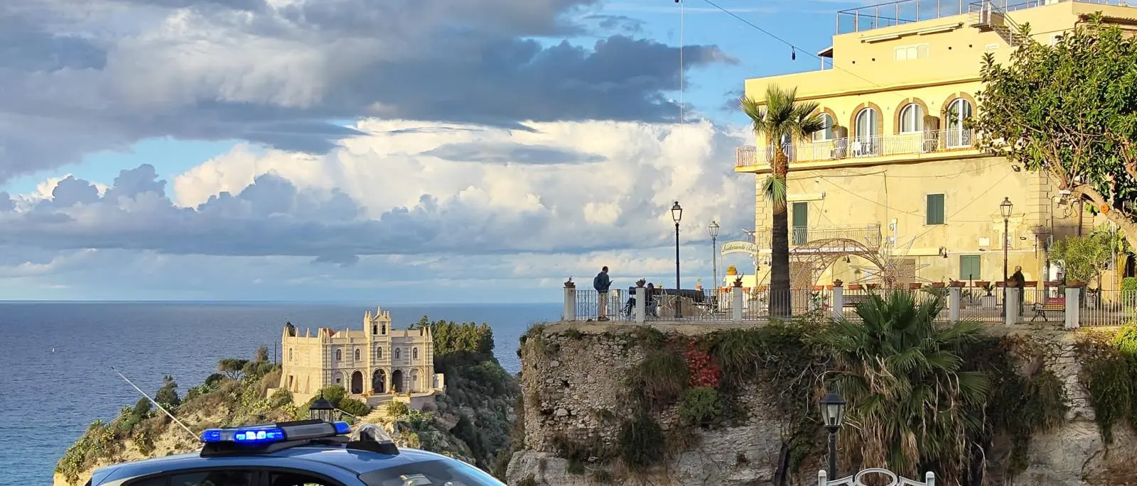 Viola il divieto di dimora e soggiorna per una settimana a Tropea, ora la misura viene estesa a tutta la Calabria\n