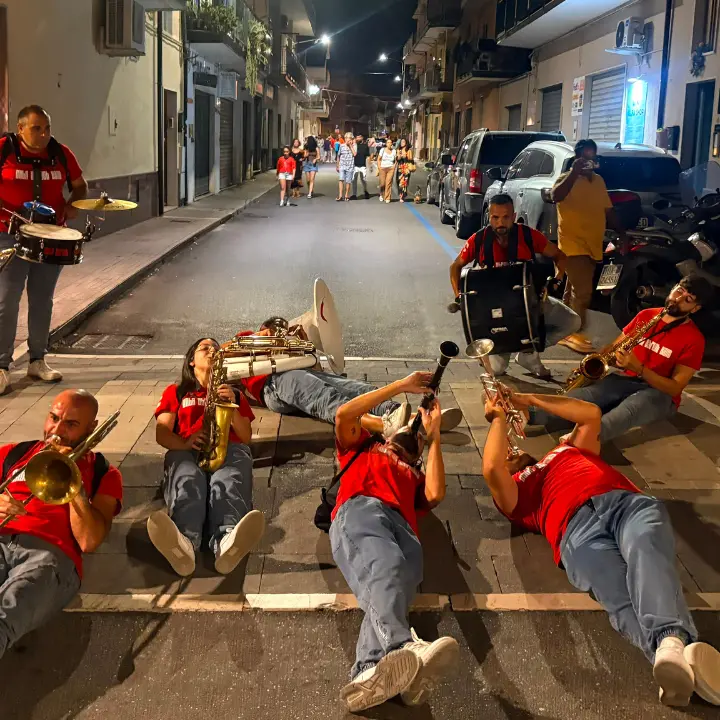 La Calastreet Band porta il suo tour nel Vibonese: otto concerti tra luglio, agosto e settembre\n