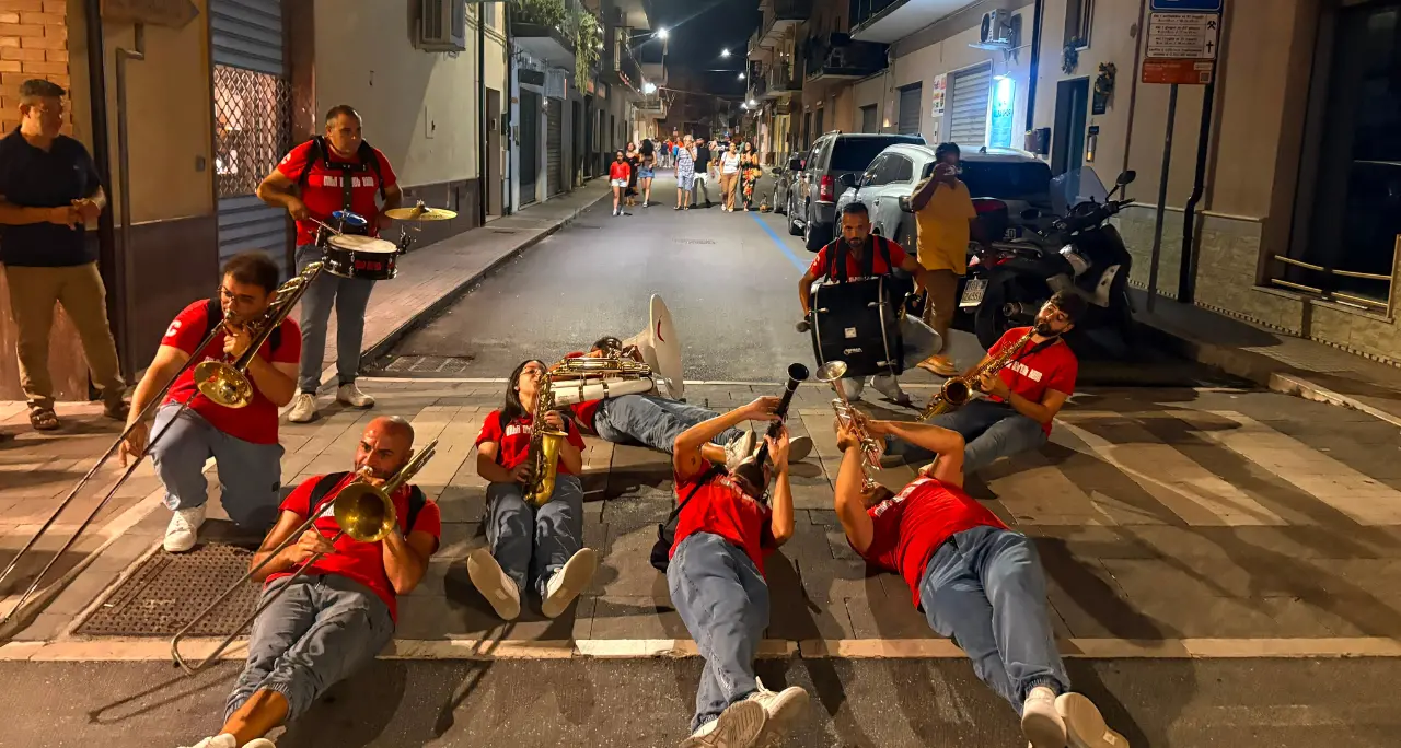 La Calastreet Band porta il suo tour nel Vibonese: otto concerti tra luglio, agosto e settembre\n