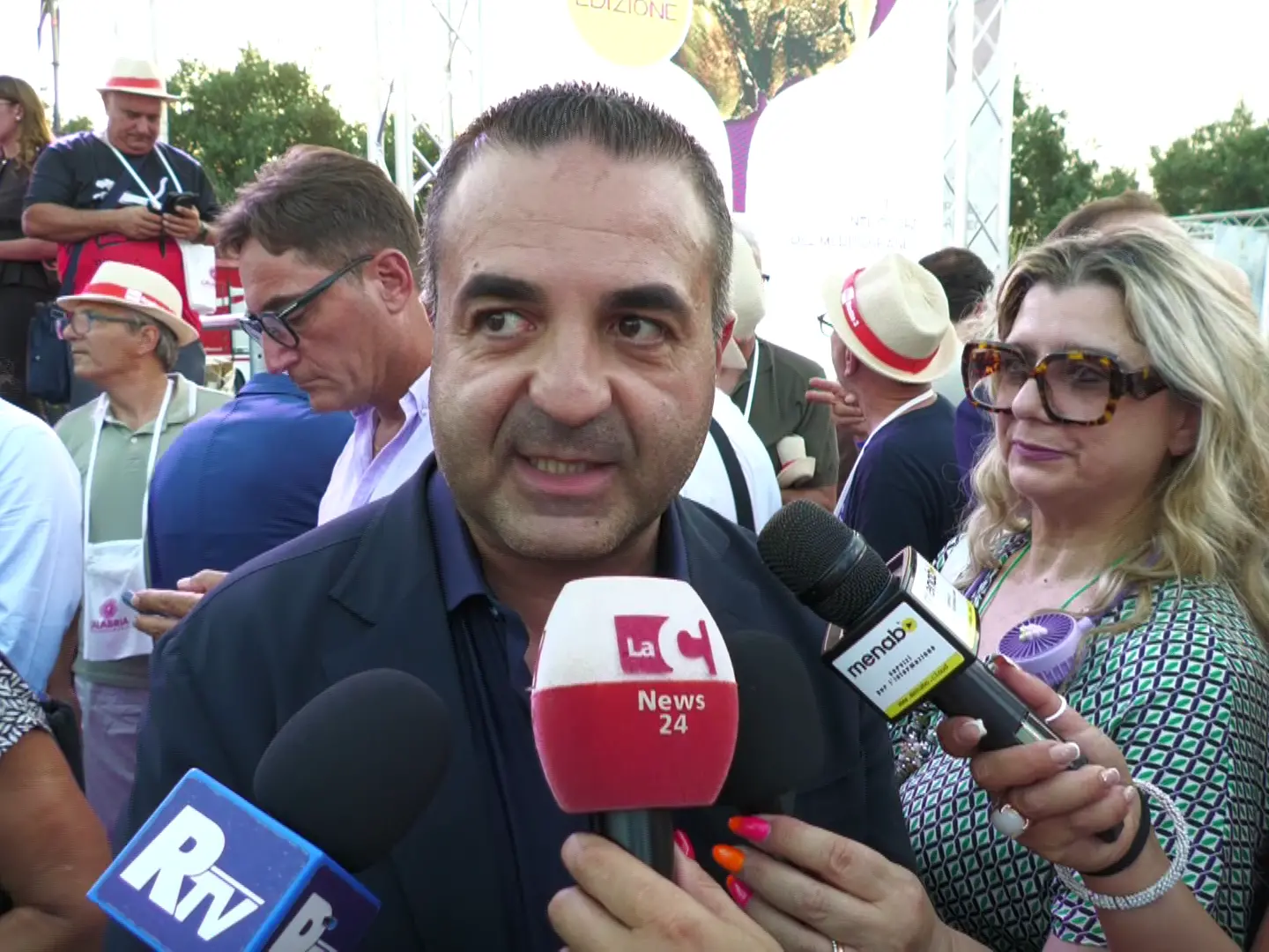 Francesco Cannizzaro si dimette da deputato: «Sono entrato con la sciarpa della Reggina, esco con la cravatta amaranto»