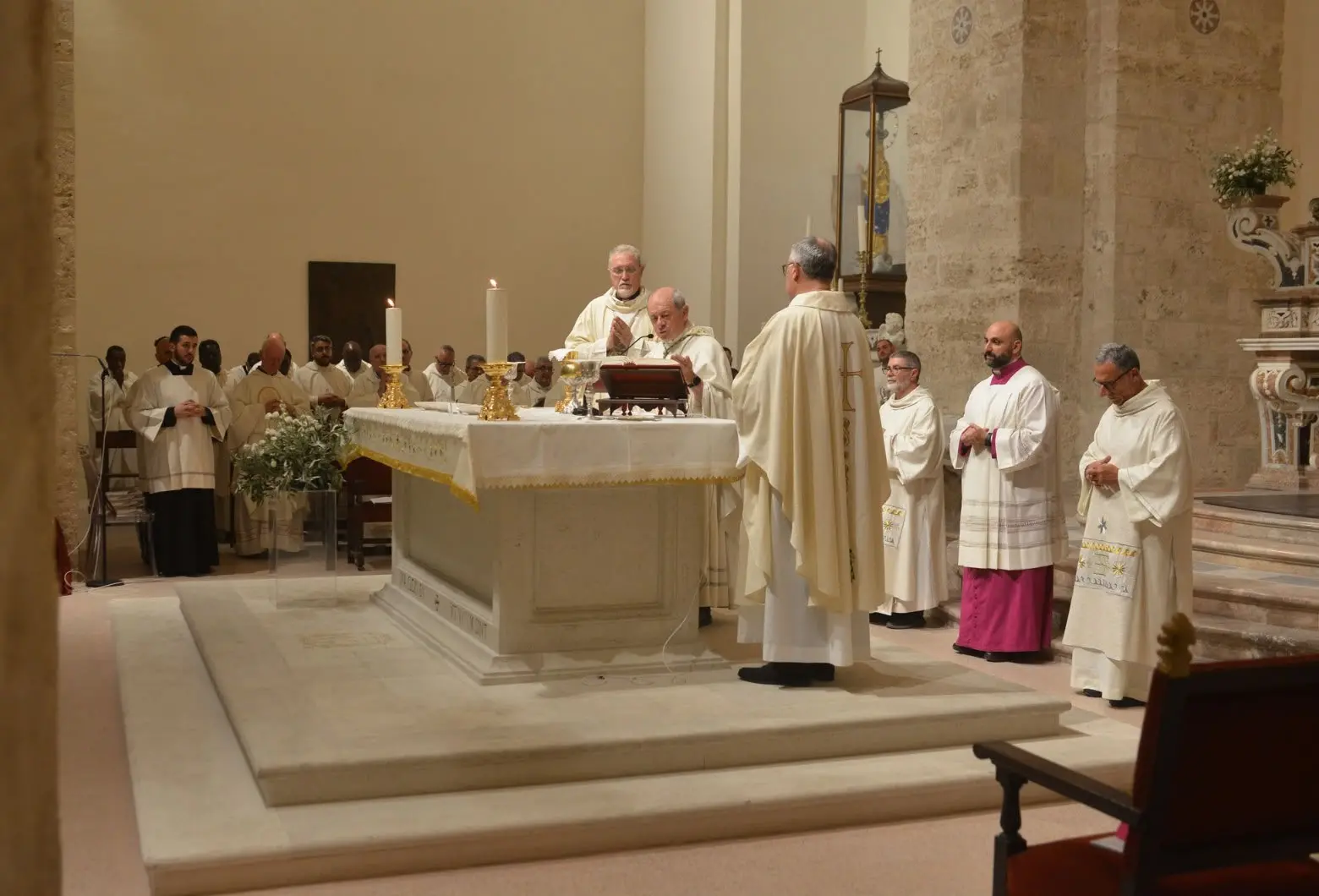 Locri, la Diocesi saluta il vescovo Oliva dopo 12 anni. Sabato l’insediamento di Cesare Di Pietro\n