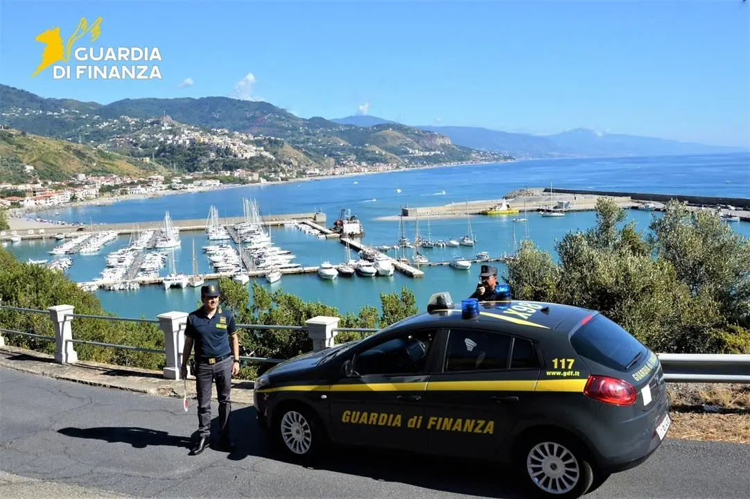 Fiamme gialle scatenate in Calabria: sequestri, lavoratori in nero e droga sulle spiagge cosentine\n