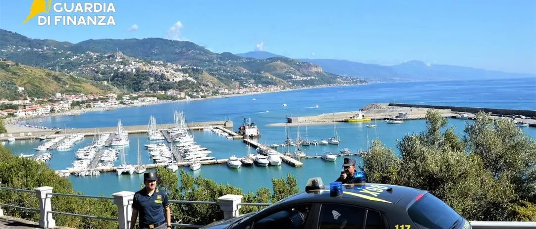 Fiamme gialle scatenate in Calabria: sequestri, lavoratori in nero e droga sulle spiagge cosentine\n