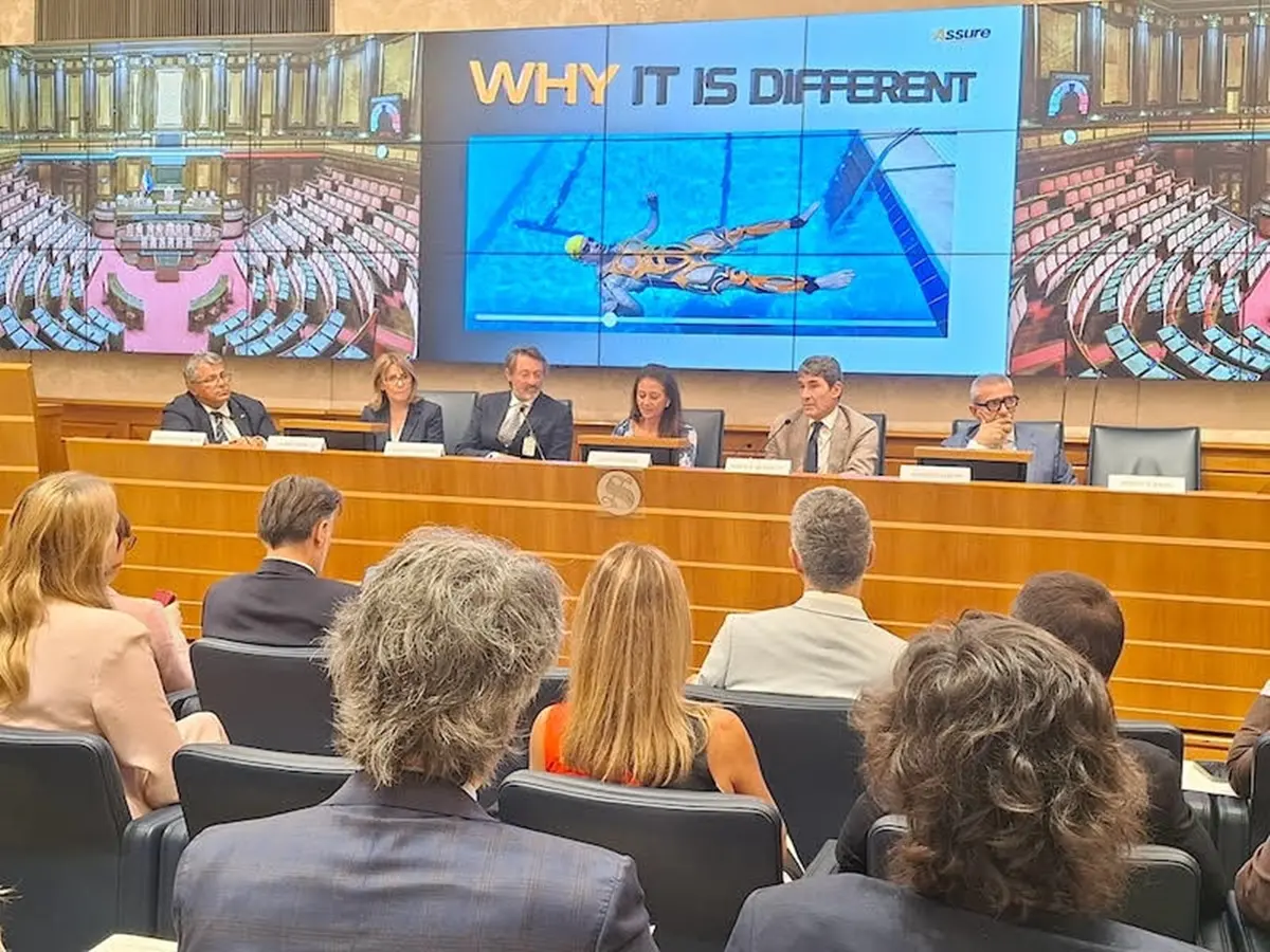 Giusy Versace presenta in Senato\n\nil primo esoscheletro al mondo gonfiabile\n
