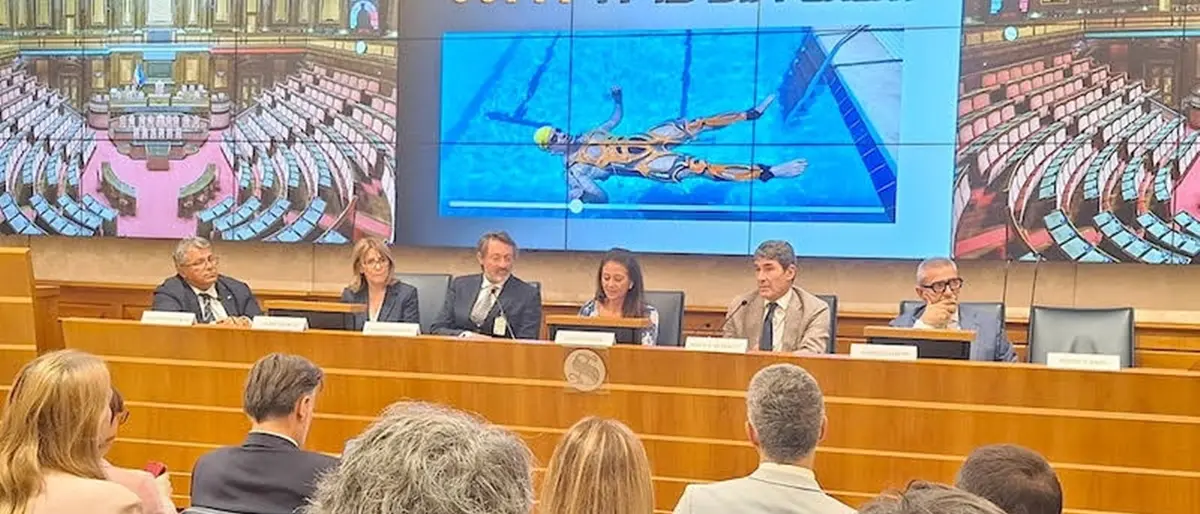 Giusy Versace presenta in Senato\n\nil primo esoscheletro al mondo gonfiabile\n