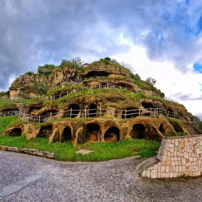 Dalle Grotte di Verzino alla Villa Romana di Casignana: ecco i luoghi del cuore che conquistano la Calabria\n