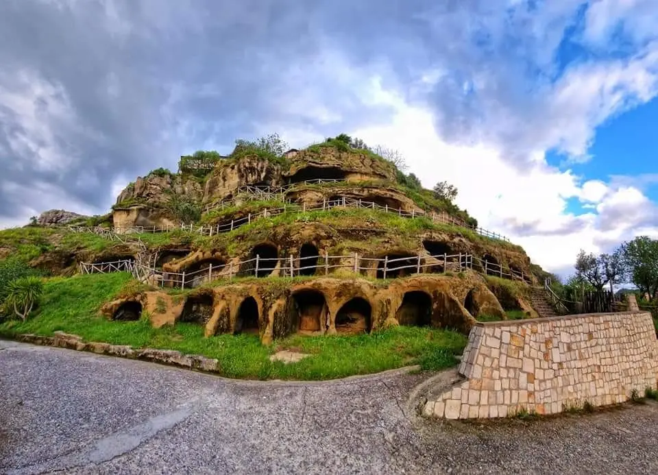 Dalle Grotte di Verzino alla Villa Romana di Casignana: ecco i luoghi del cuore che conquistano la Calabria\n