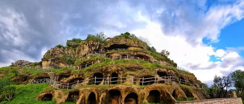 Dalle Grotte di Verzino alla Villa Romana di Casignana: ecco i luoghi del cuore che conquistano la Calabria\n