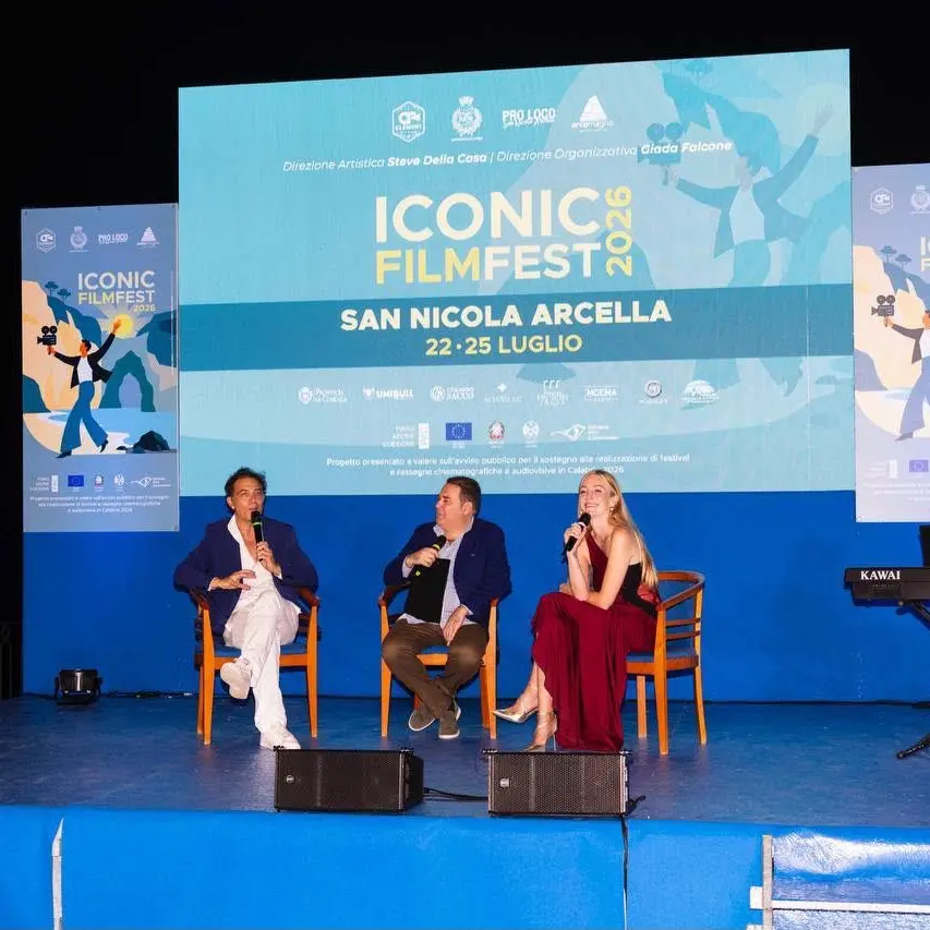 «Se puoi sognarlo, puoi farlo»: Cristian Marazziti incanta l'Iconic Film Fest sul Belvedere di San Nicola Arcella\n