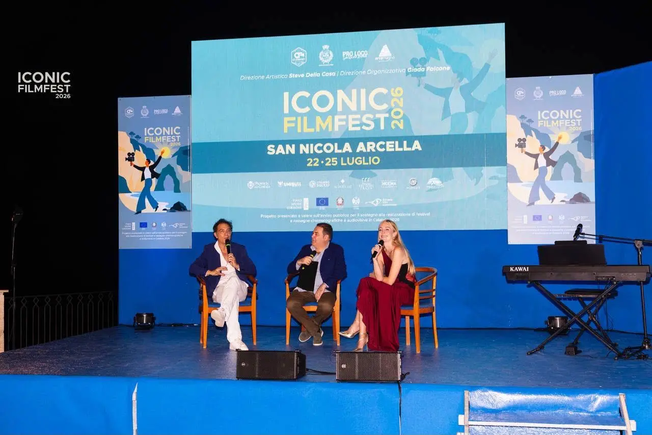 «Se puoi sognarlo, puoi farlo»: Cristian Marazziti incanta l'Iconic Film Fest sul Belvedere di San Nicola Arcella\n