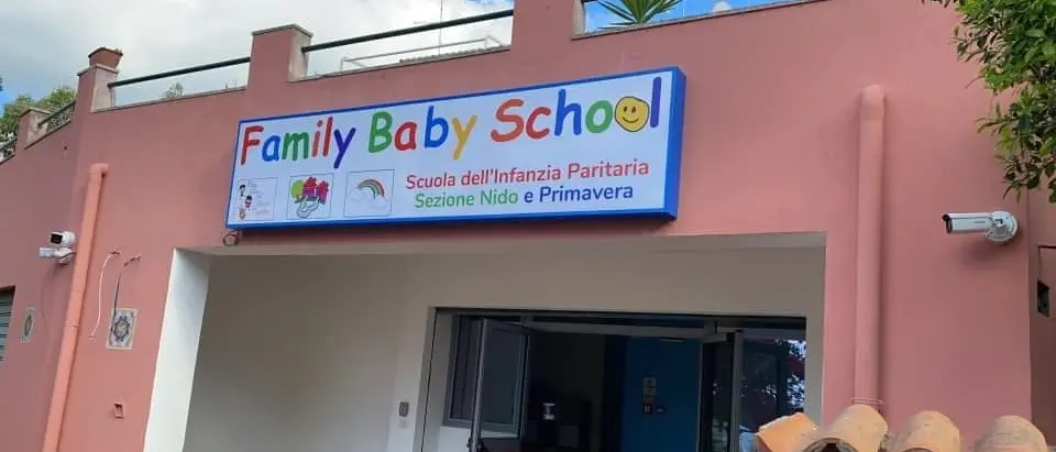 Asilo di Tropea, l’Asp indaga sulla morte del bimbo: «Batterio killer possibile, ma cerchiamo certezze. Gli altri stanno bene»\n