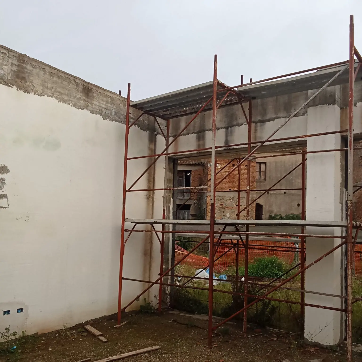Centro Civico di Cannavò, Don Giovanni Gattuso scrive al Sindaco: «Dopo tanti anni servono decisioni concrete»\n