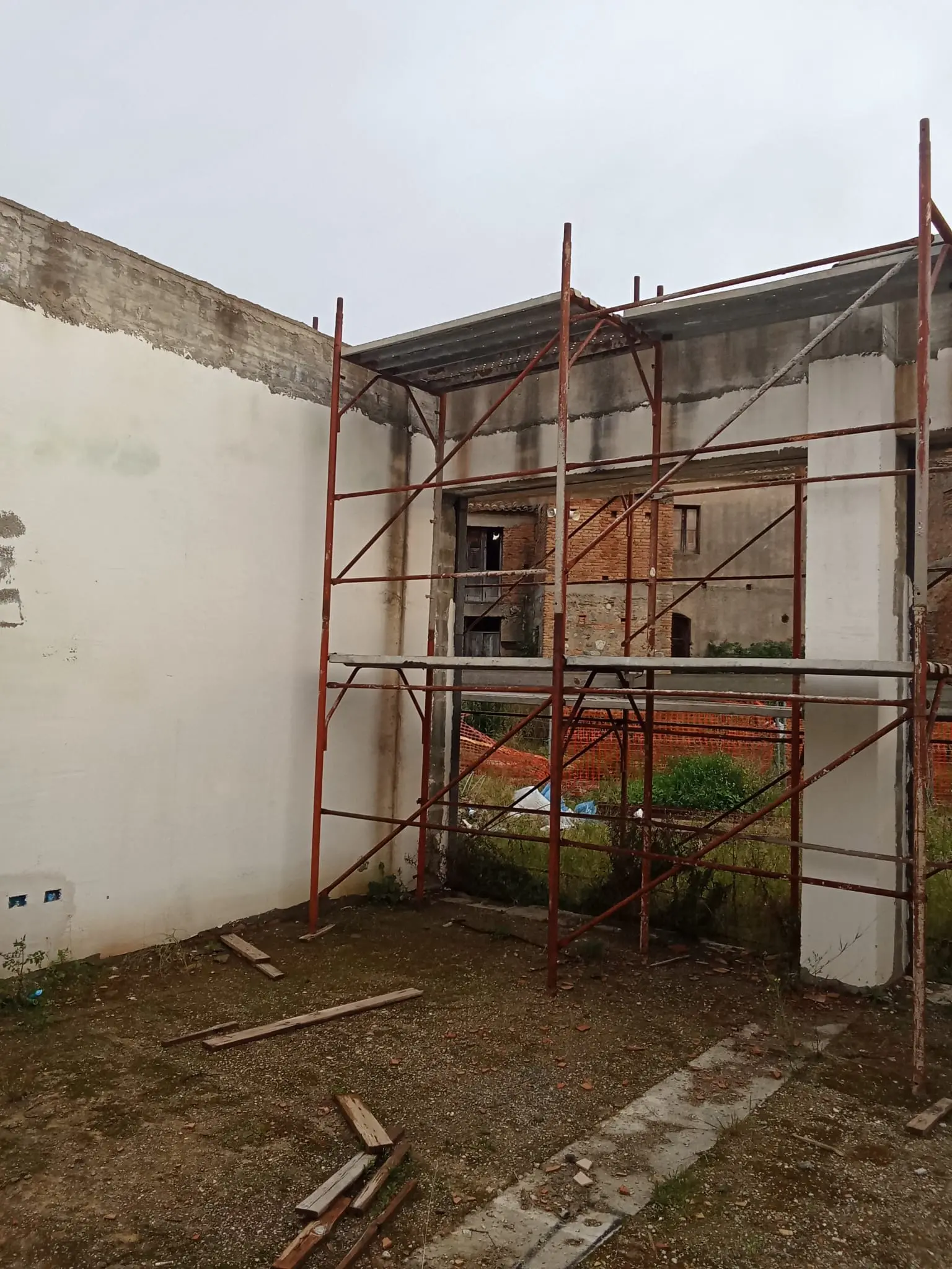 Centro Civico di Cannavò, Don Giovanni Gattuso scrive al Sindaco: «Dopo tanti anni servono decisioni concrete»\n