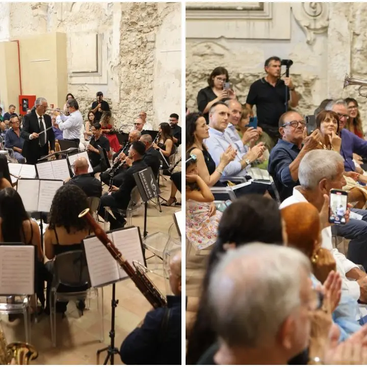 Tropea, applausi per il maestro Giuffredi: l’Orchestra di Fiati conquista l’Auditorium Santa Chiara\n