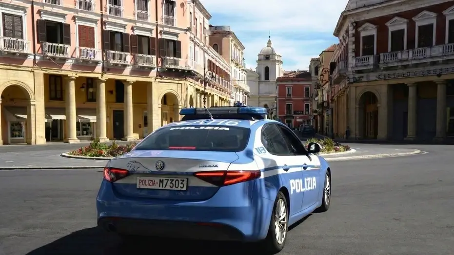 <p>Fondi del sindacato usati per spese personali: <span style=\"color:hsl(0, 75%, 60%);\">sequestri e tre indagati </span>(tra cui un ex segretario) a Crotone</p>