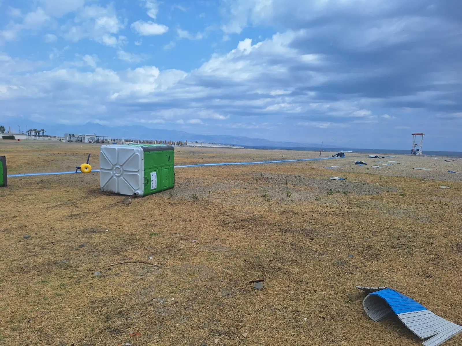 Tromba d'aria a Schiavonea, danneggiata la postazione di salvamento dell'area Bandiera Blu\n