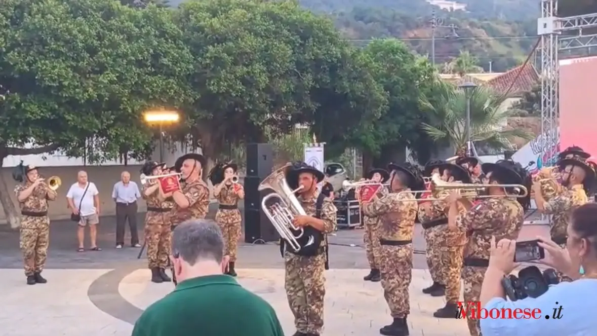 Oltre il fango, bersaglieri a Vibo Marina