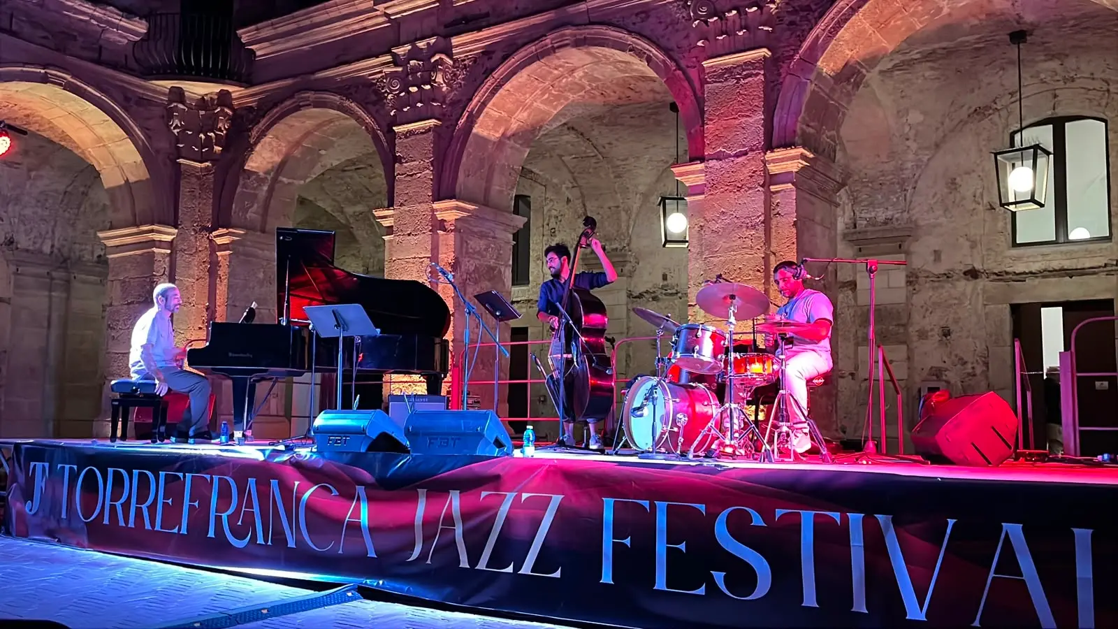 Vibo, il\u00A0Torrefranca Jazz Festival chiude col botto: Mario Venuti protagonista del penultimo appuntamento\n