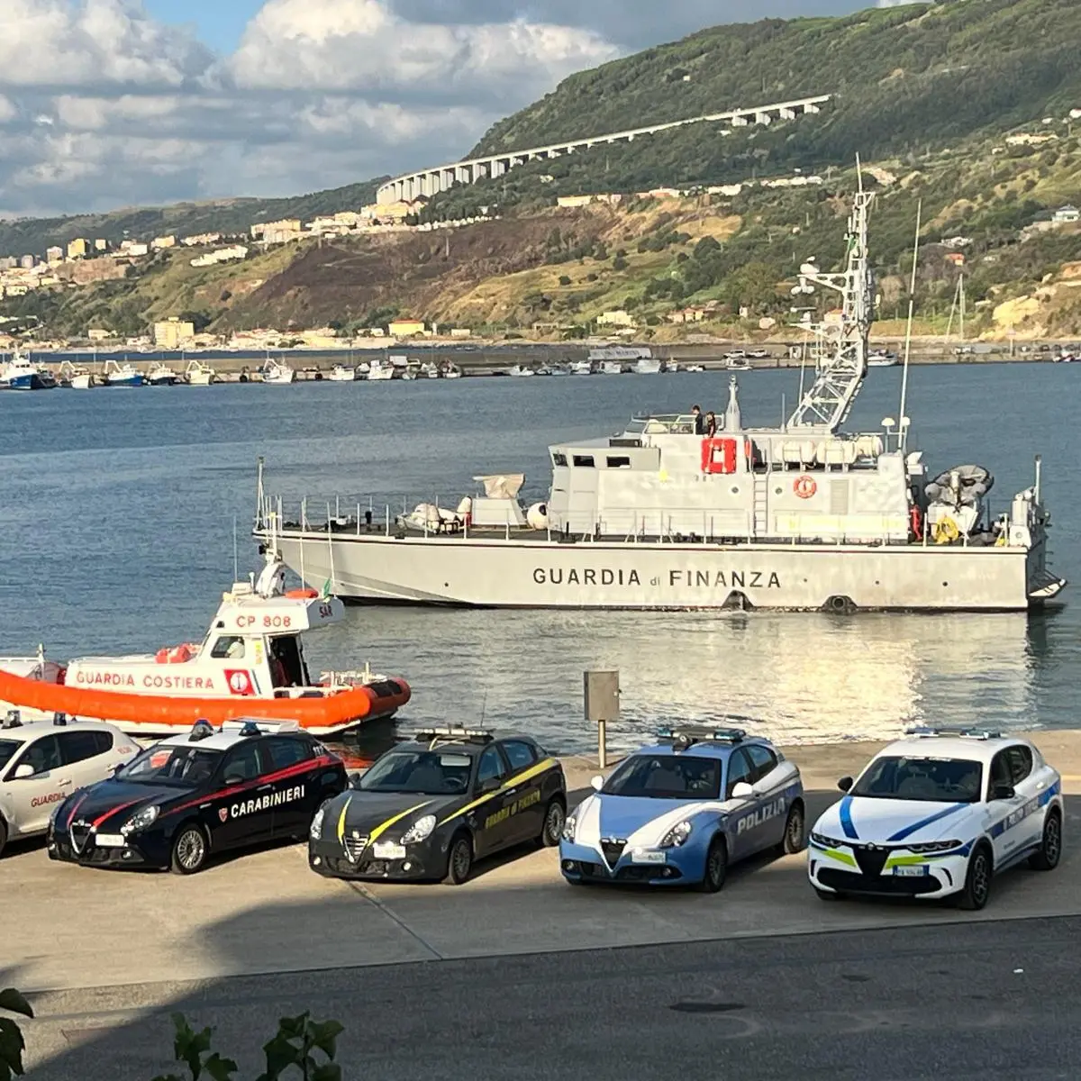 Controlli interforze lungo la Costa degli Dei: scattano denunce, sequestri e sanzioni. Ecco il bilancio\n