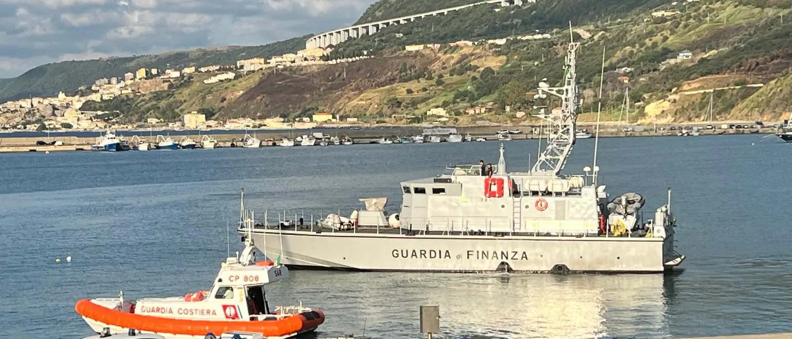 Controlli interforze lungo la Costa degli Dei: scattano denunce, sequestri e sanzioni. Ecco il bilancio\n