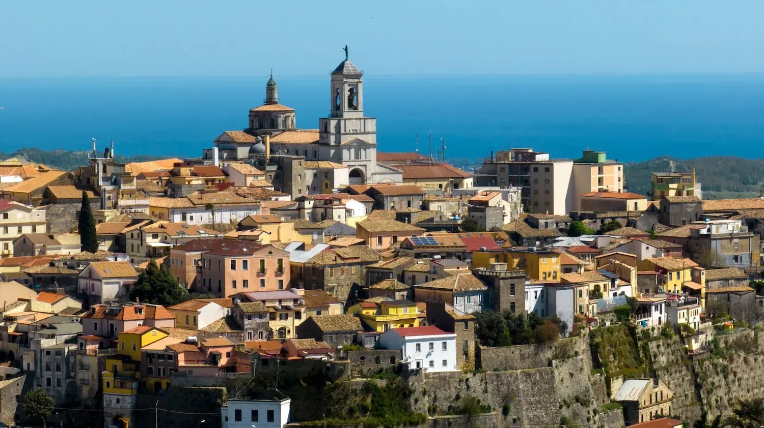 Sensibile il calo termico, nel Capoluogo sotto i 20°. Da domenica farà più caldo