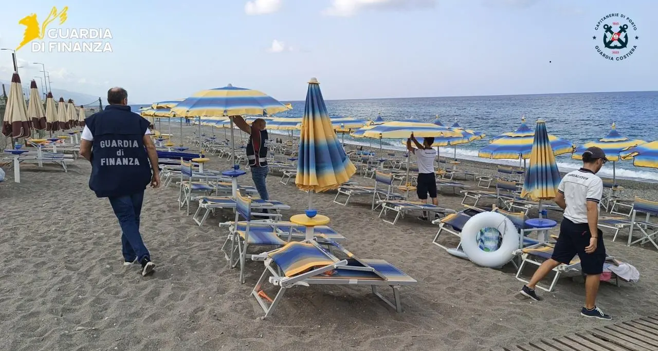 Paola, sequestrato uno stabilimento balneare sul demanio marittimo: area di 1.800 metri quadrati sotto sigilli\n