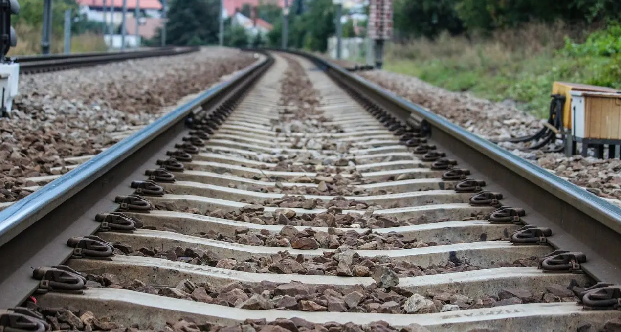 Muore travolto da un treno nel Cosentino, circolazione rallentata per ore\n