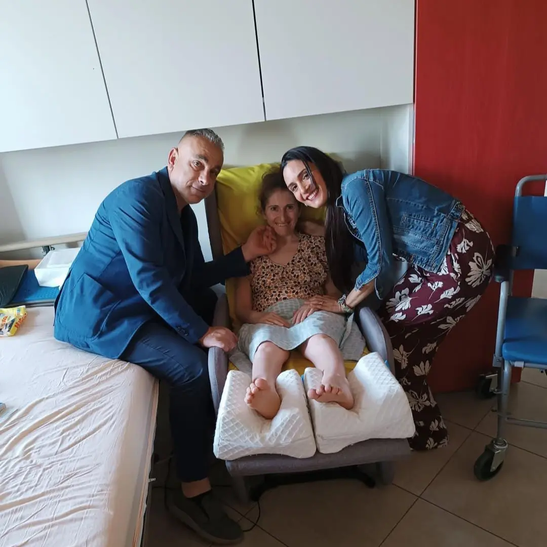 <p>«Ora possiamo respirare»: a Taurianova una speranza per il malato oncologico Sergio e Sabina immobilizzata dalla Sla</p>