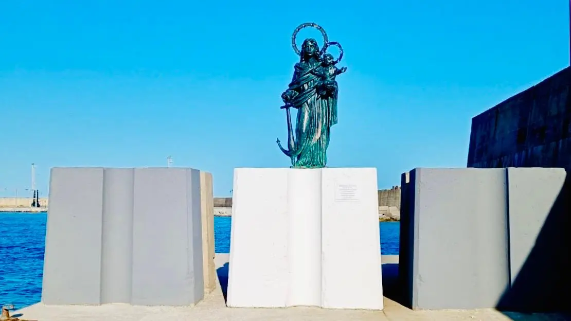 Festa di Porto Salvo: posizionata al porto la statua in bronzo della Madonna firmata dal Maestro Verrino.\u00A0Fiorita: «Un simbolo identitario per la nostra comunità»\n\n\n\u00A0\n