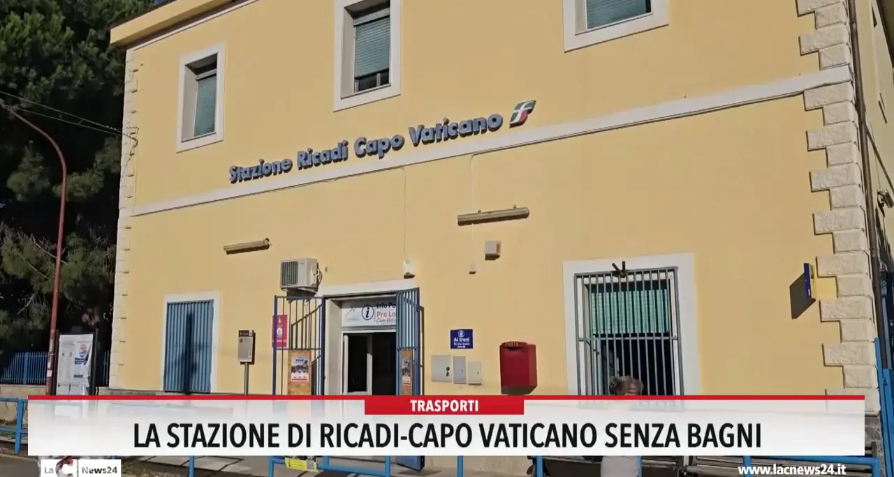<p>La stazione di Ricadi - Capo Vaticano senza bagni</p>
