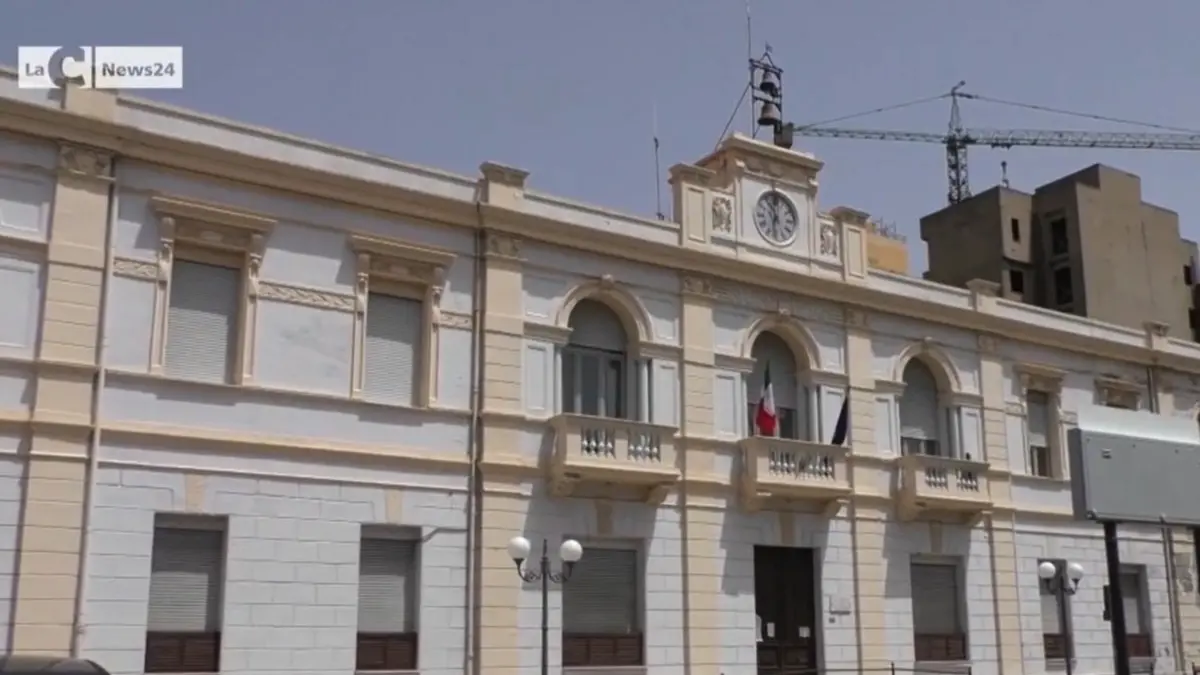 <p>Villa San Giovanni, il Pd: «Oltre 21 milioni di debiti gravano sui cittadini. Serve un intervento del Governo»</p>