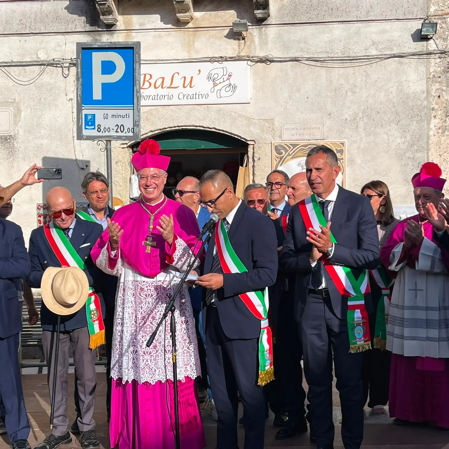 Locri-Gerace, inizia l'era di Monsignor Cesare Di Pietro: la diocesi abbraccia il suo nuovo vescovo\n