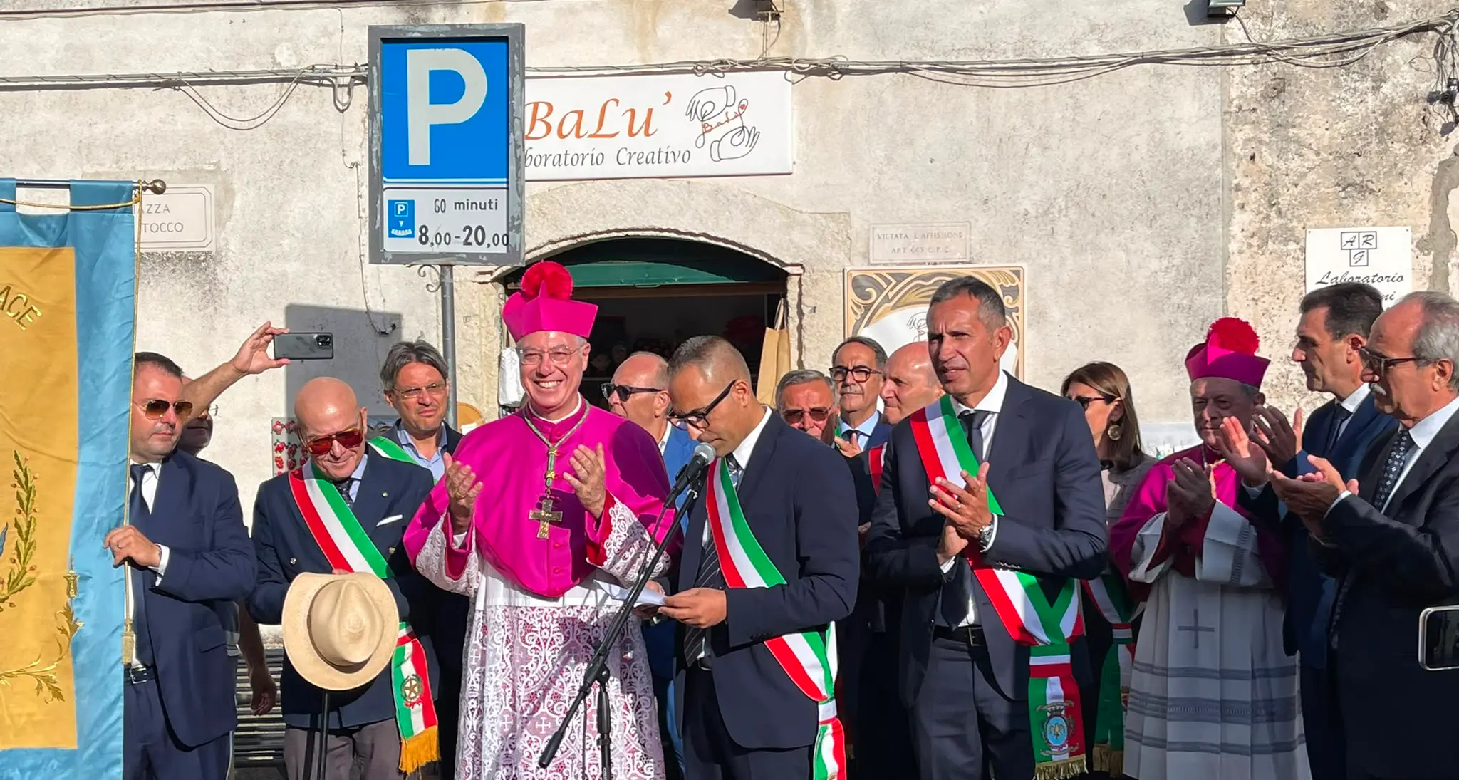 Locri-Gerace, inizia l'era di Monsignor Cesare Di Pietro: la diocesi abbraccia il suo nuovo vescovo\n