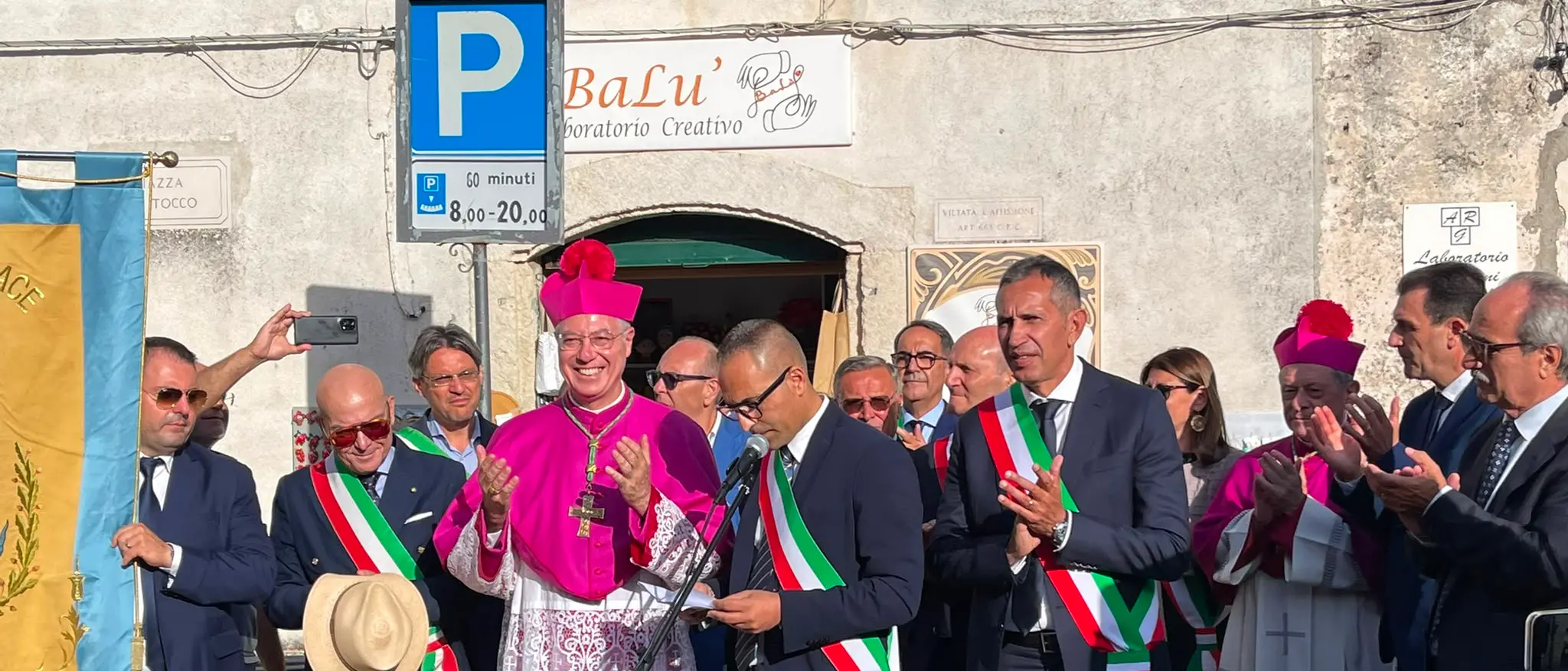 Locri-Gerace, inizia l'era di Monsignor Cesare Di Pietro: la diocesi abbraccia il suo nuovo vescovo\n