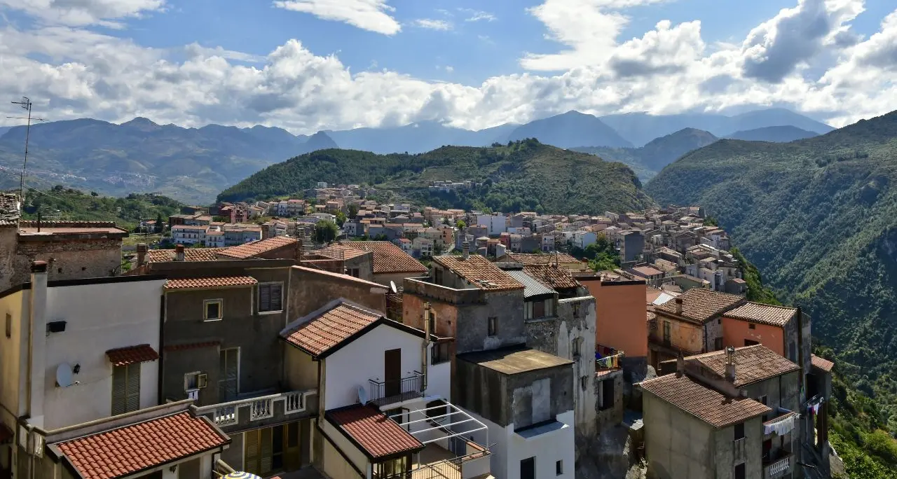 Progettare un ecosistema di vita e di lavoro, il futuro dei piccoli borghi della Calabria passa da una nuova idea di sviluppo